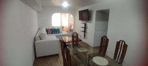 Apartamento En Alquiler En La Candelaria Aac 24-10725 Yf