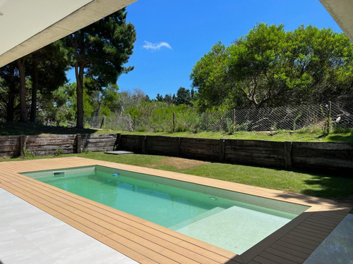 Casa En Alquiler Senderos Iv , Costa Esmeralda , 5 Dormitorios , Piscina Climatizada , Fines De Semana Y Feriados !