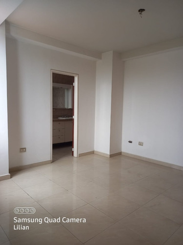Venta Pent House Edificio Magnolia Plaza, Callejon Mañongo Carmen N.