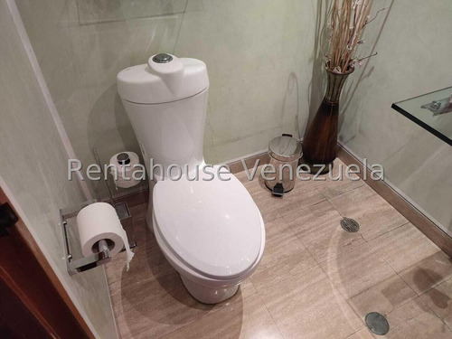 Bella Casa Bien Distribuida De MĂșltiples Niveles En Venta Ubicada En Los Naranjos Del Cafetal 25-6495