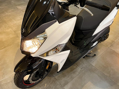 Imagem 5 de 6 de Dafra Cruisym 150 | Taxa De 1.25 % Ao Mês (day)