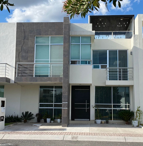 En Venta Casa En La Condesa Juriquilla, Roof Garden, 3 Recam