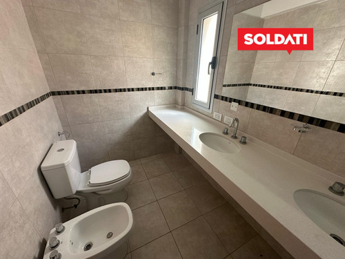Venta 3 Cuartos Y Escritorio. Pileta, Parrilla, Piscina.