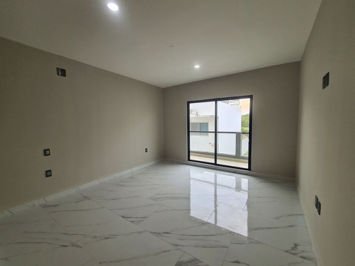 Casa En Venta En Lomas Residencial