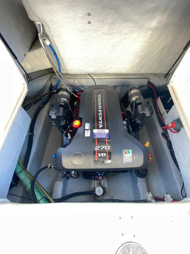 Quicksilver 2400 Lancha Cuddy Volvo 270 Duo Pro 2015