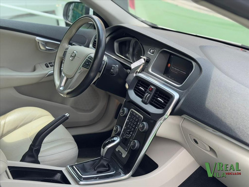 Volvo V40 2.0 T4 MOMENTUM GASOLINA 4P AUTOMÁTICO