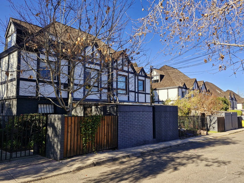 Casa En Condominio En Venta 4 Dorm. Y Estar Lo Barnechea
