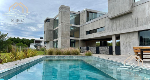 Casa En Costa Esmerala