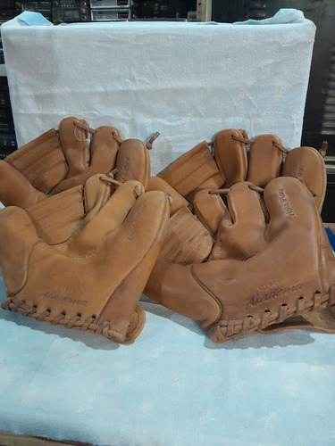 Lote De 4 Guantes De Béisbol Akadeina H1949