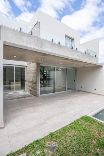 Venta Cañuelas Chico Duplex 3 Dorm. A Estrenar Cba