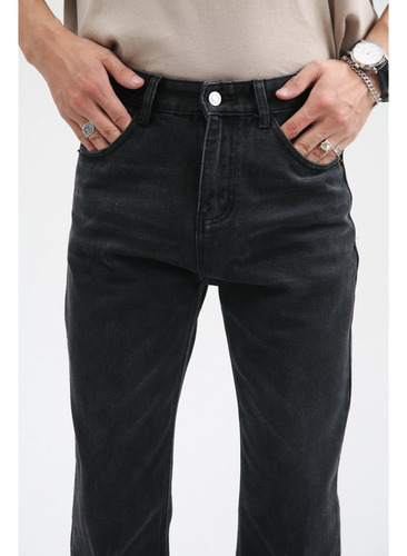 Los Jeans Rectos Hacen Que Tus Piernas Parezcan Más Largas