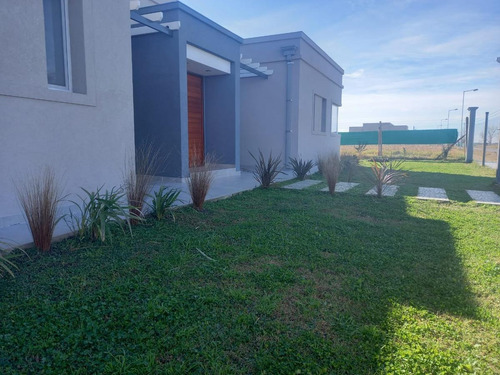 Imagen 5 de 30 de Venta De Casa A Estrenar En B° Los Álamos A Metros Del Acceso Oeste, Luján.