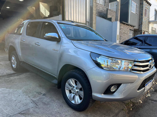 Imagen 2 de 15 de Toyata Hilux Srv 4x2 2.8 Tdi 2018