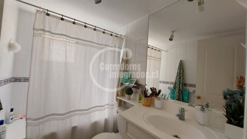 Departamento En Arriendo De 3 Dormitorios. En Santo Domingo
