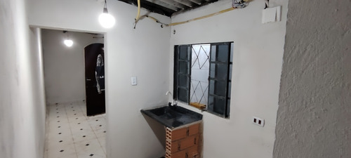 Casa Adoçada 3 Cómodos 2 Banheiros Excelente Oportunidade!!