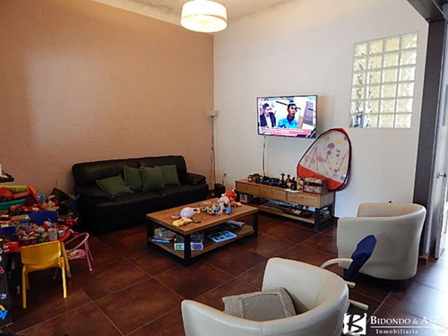 Imagen 8 de 10 de Casa En Padrón Único Con Cochera Y Fondo Sobre Av Millán