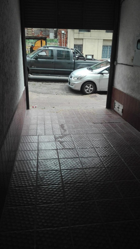 Deposito Con Entrada Para Vehículo. No Cocheras No Talleres