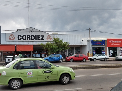 Imagen 2 de 11 de Avda Sabattini Esquina Única Locales Comerciales