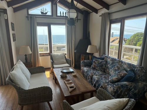 Vista Al Mar Con Excelente Ubicación En Maitencillo