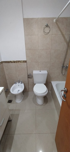 Venta Departamento 2 Amb En Excelente Estado. Ubicado En Calle San Luis Nº 1431 E/ O´higgins Y Martin Rodriguez.