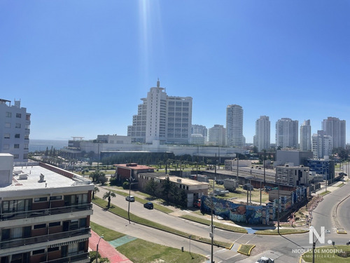 Departamento De 2 Dormitorios En Artower, Punta Del Este