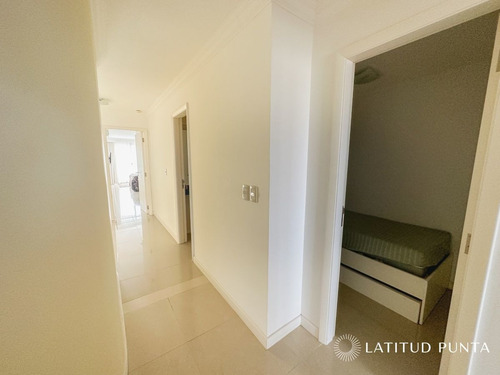 Imagen 12 de 23 de Apartamento En Casino Tower, 2 Dormitorios Y Medio - Punta Del Este Mansa