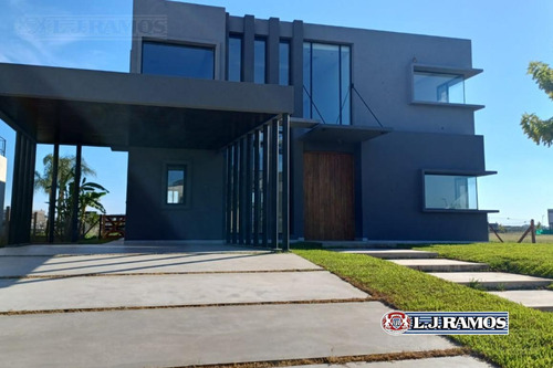 Casa En Venta En El Barrio Costas, Puertos / Escobar