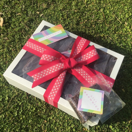 Brownies Fudge Chocolate Con Caja Moño Y Tarjeta Para Regalo