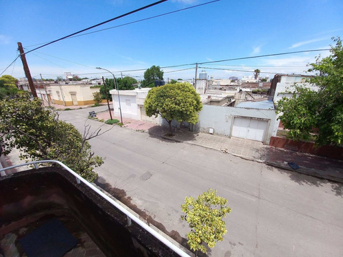 Imagen 29 de 30 de Casa + Departamento En Venta - Barrio Pueyrredon