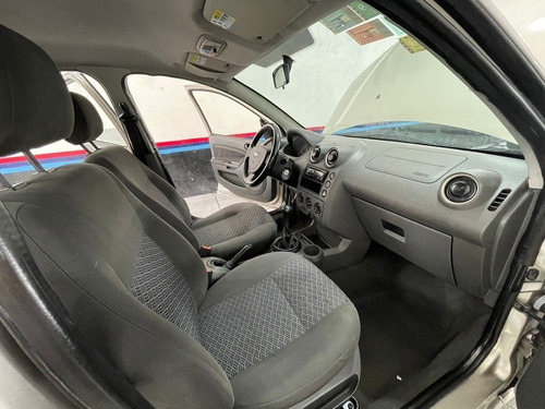 Imagen 16 de 19 de Ford Fiesta 1.6 Max Ambiente 2005