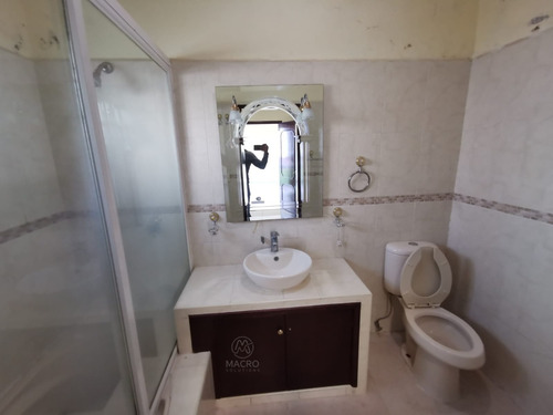 Casa En Venta En Fracc, Manantiales De Cuautla Con Alberca