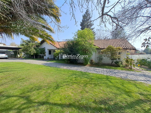 Casa En Venta, 4 Dormitorios 4 Baños, Sala De Estar La Reina