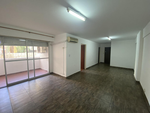 Venta Pleno Centro Departamento 3 Dorm Con Balcón