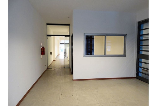 Imagen 8 de 30 de Edificio Corporativo / 7 Años / 5 Pisos
