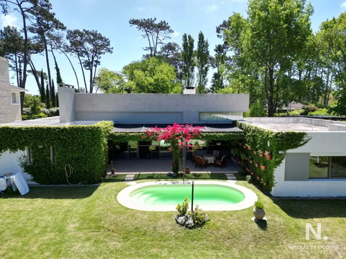 Casa En Venta De 3 Dormitorios En Espectacular Zona Para Vivir Todo El Año, Punta Del Este