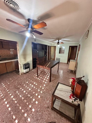 Casa En Venta De 4 Ambientes Mas Local