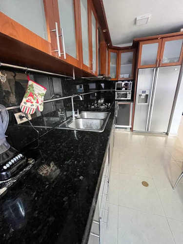 En Venta Town House Mañongo Res. Las Trinitarias (lp)