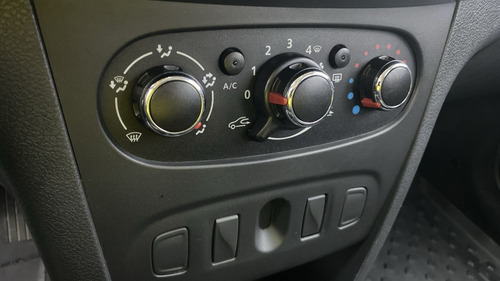 Imagen 17 de 25 de Renault Sandero Expression 2018