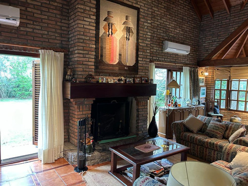 Casa Sobre Golf De Muy Buena Calidad En Excelente Ubicación 2 Lotes