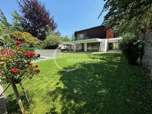 Casa En Venta De 7 Dorm. En Las Condes