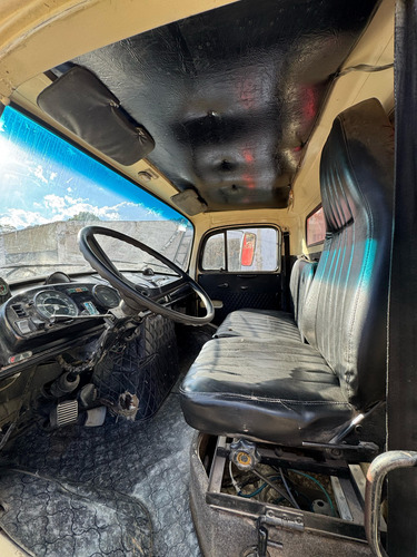 Mercedes Benz 1114 - Volcador (baranda Volcable)