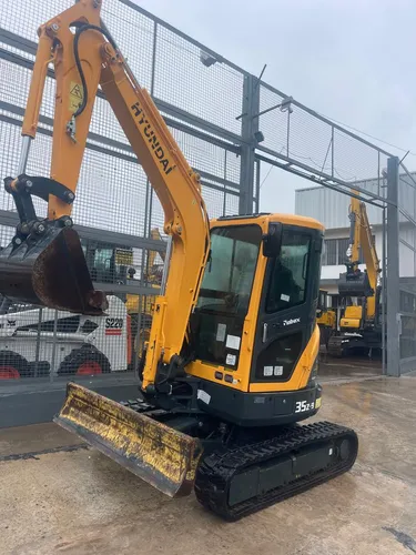 Miniexcavadora Hyundai R35z - 9
