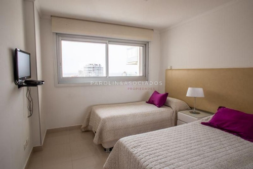 Departamento De 2 Dormitorios En Miami Boulevard, Punta Del Este- Ref: 46