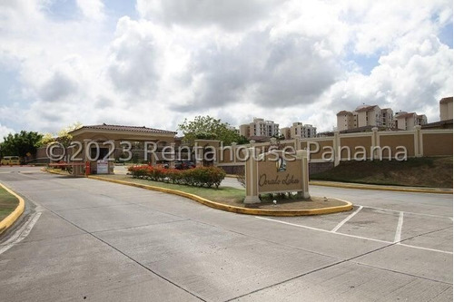 Se Vende Casa En Condado Del Rey, Dorado Lakes 24-3930