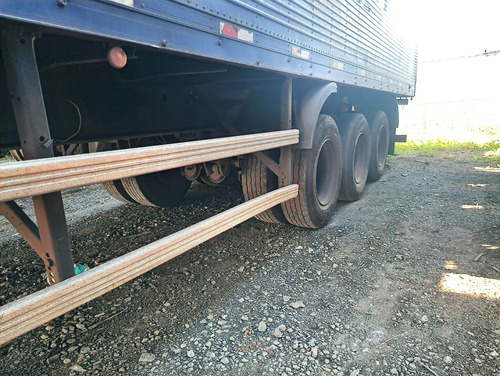 Carreta Baú Randon 2014 Com Pneus Em Otimo Estado