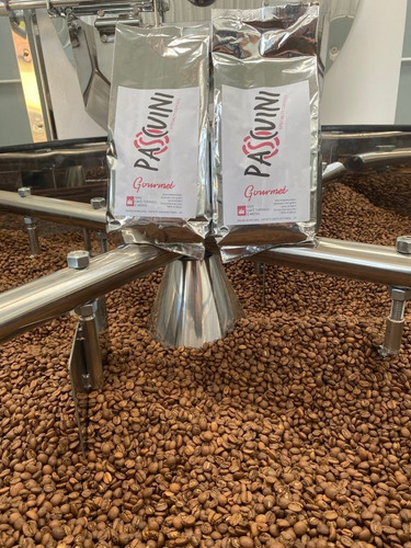 Imagem 2 de 6 de Café Torrado E Moido Pascuini Gourmet 500gr