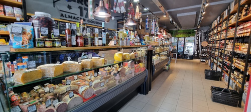 Imagen 21 de 27 de Almacén Gourmet, Fiambrería Y Vinoteca A Metros De Puente Saavedra