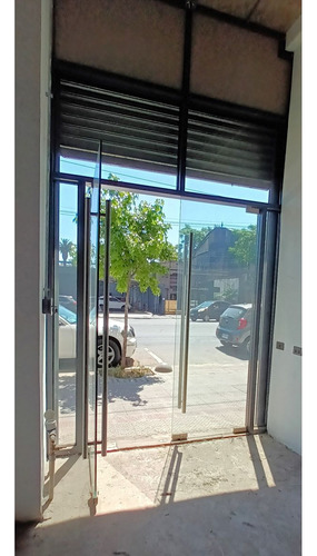 Arriendo Local Comercial De 64,03 M2, Santiago