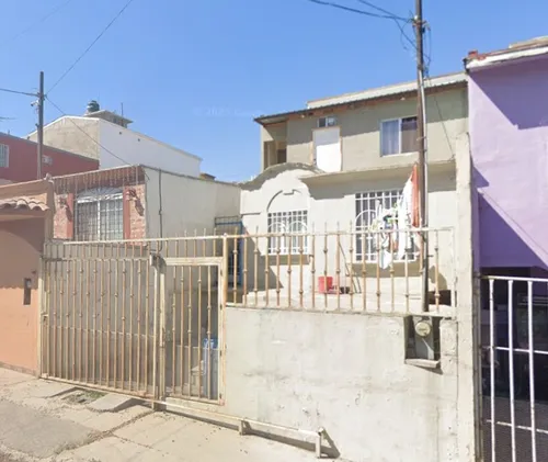 Sk01- Casa En Remate Bancario En Av. Aranjuez, Villa Fontana Ix, Tijuana, Bc. (65% Debajo De Su Valor Comercial, Solo Recursos Propios)