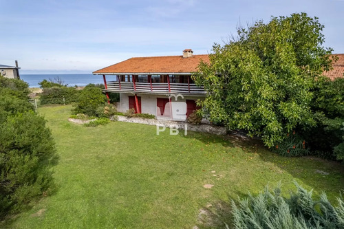 Casa En Primera Linea Al Mar, Bahía Del Pinar - Ref : Pbi12502